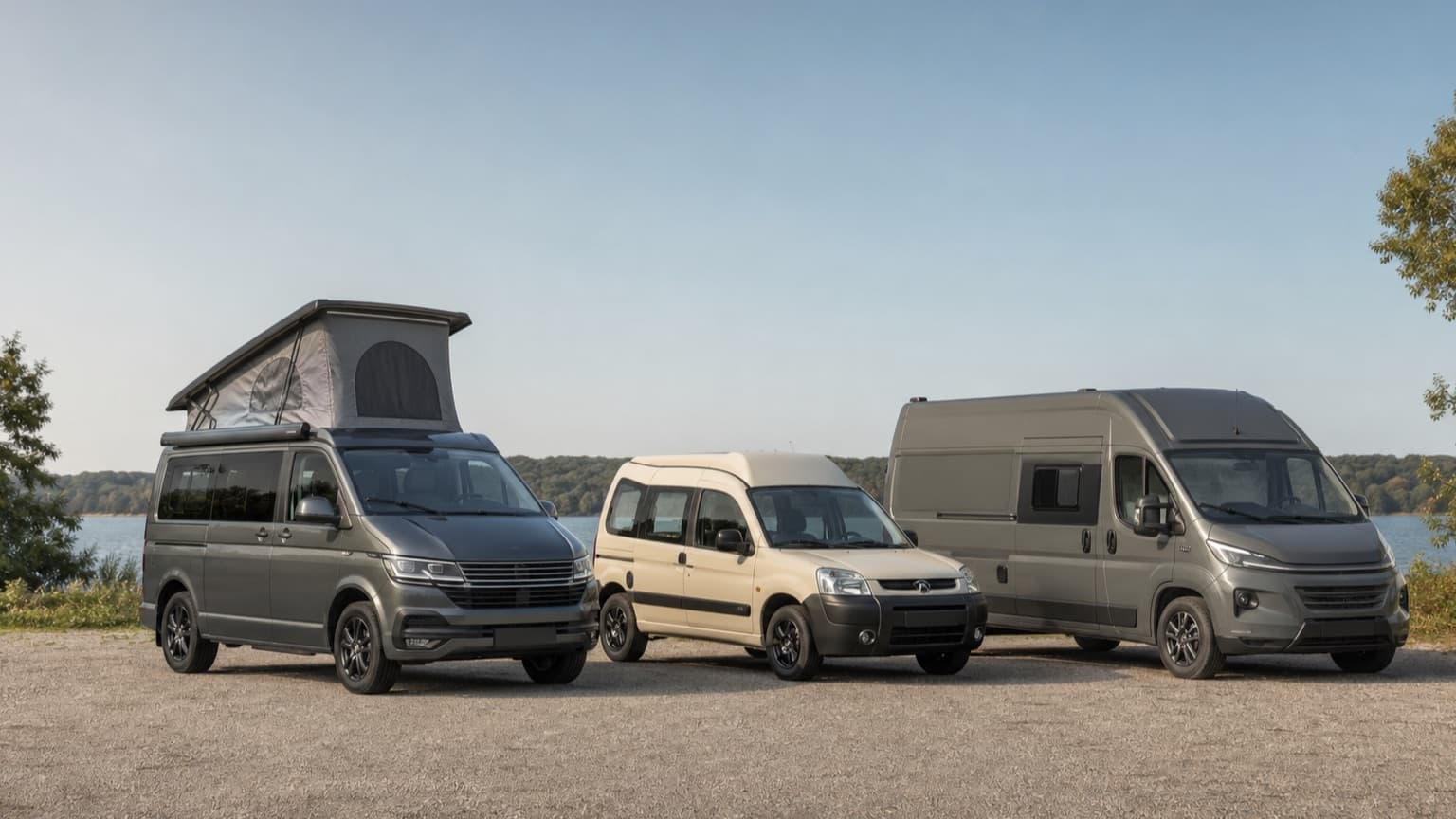 Drei Minicamper-Varianten nebeneinander: Aufstelldach, Hochdachkombi, Kastenwagen